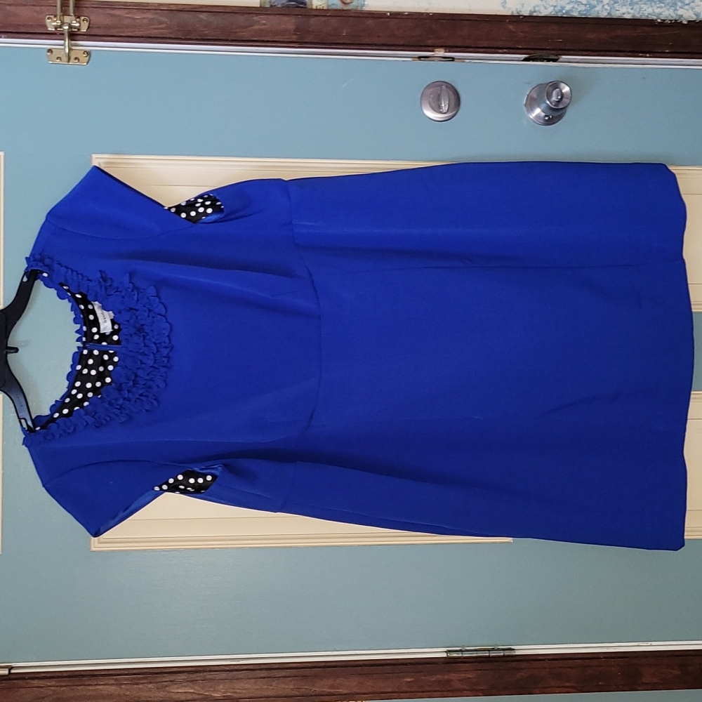 Nice! Dressbarn 👗 with floral accents at neckline